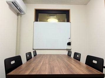 Leaf京都南（小会議室） 貸会議室小 【 Leaf京都南 】の室内の写真