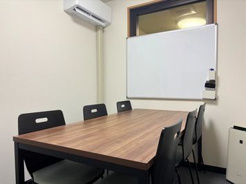 Leaf京都南（小会議室） 貸会議室小 【 Leaf京都南 】の室内の写真