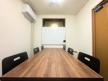Leaf京都南（小会議室） 貸会議室小 【 Leaf京都南 】の室内の写真