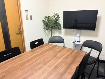 Leaf京都南（小会議室） 貸会議室小 【 Leaf京都南 】の室内の写真
