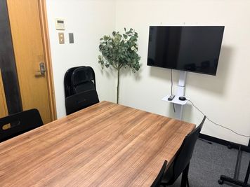 Leaf京都南（小会議室） 貸会議室小 【 Leaf京都南 】の室内の写真
