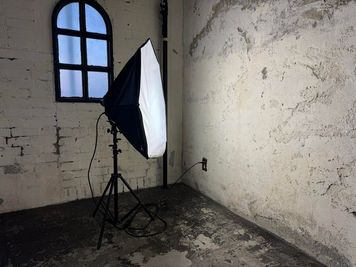 ライト（大）オプションにて貸し出し可。 - ヴィンテージ撮影スタジオ DOT2（ドットツー）の設備の写真