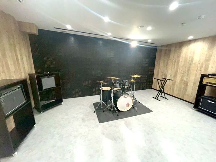 ドラム、アンプ完備
※音量制限があります - DREAM SPACE ARATAMA【Ｃ】 DREAM SPACE ARATAMA Room Cの室内の写真