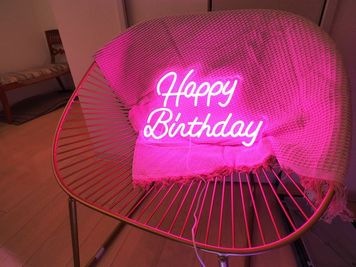 ネオン風のHappy birthday LED - スタジオボン　 スタジオボン　大須　の設備の写真