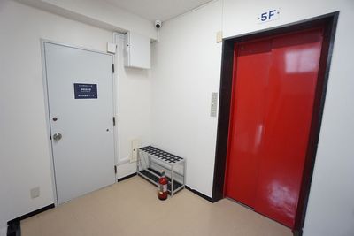 【神田会議室】 神田会議室ワーク515の入口の写真