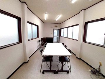 作り付けの棚は昔のままでレトロです。 - 中区役所前201事務所 中区所前2階のコスパ抜群ルーム★彡の室内の写真