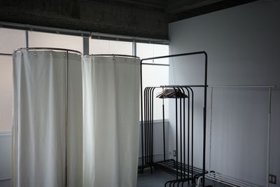 更衣室｜フィッティングルーム｜ハンガーラック - studio inai 名古屋  studio inai 名古屋 新栄の設備の写真