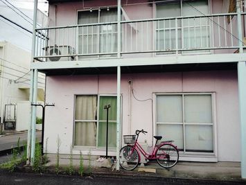 八幡一丁目バス停すぐ　グリーンハイム　アパート6畳二間 八幡一丁目バス停すぐ便利　アパート6畳二間の外観の写真