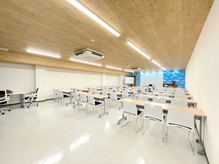 帯屋町の中心にある貸しホール - 高知市帯屋町 オビヤギルド