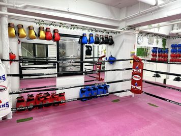 リング設置 - ST-STAGE阿佐ヶ谷ジム 【撮影歓迎】リング・大鏡完備 ST-STAGE阿佐ヶ谷の室内の写真