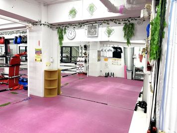 全面鏡 - ST-STAGE阿佐ヶ谷ジム 【撮影歓迎】リング・大鏡完備 ST-STAGE阿佐ヶ谷の室内の写真
