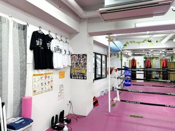 リング設置 - ST-STAGE阿佐ヶ谷ジム 【撮影歓迎】リング・大鏡完備 ST-STAGE阿佐ヶ谷の室内の写真