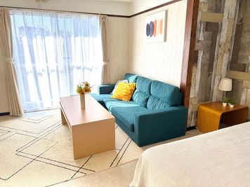 こちらのソファとテーブルにリニューアルしております。 - Sunny Side 新大久保 701 Space Side (701)の室内の写真