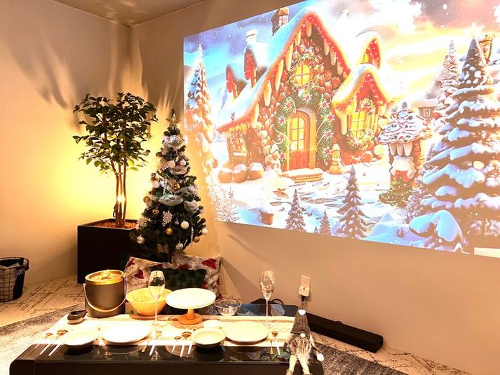 クリスマス🎄大人の秘密基地🎞️120㌅大画面｜高音高画質 - レンタルスペース　シークレットシネマ