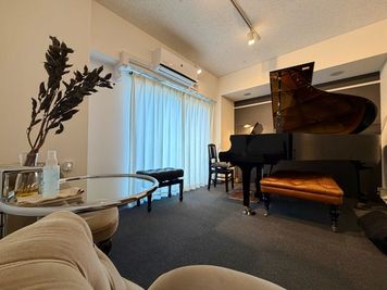 最大6人入室可能な防音室 - 外苑ピアノサロンの室内の写真