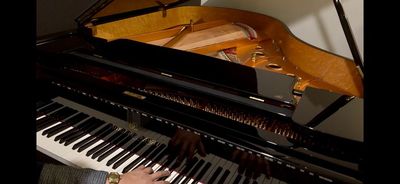 外苑ピアノサロンの室内の写真