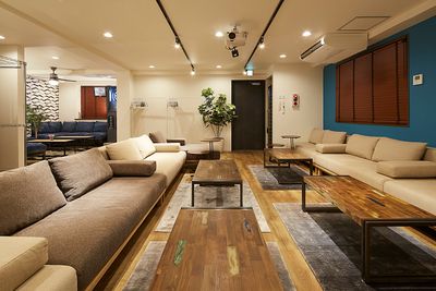 Lounge-R TERRACE【 無料WiFi あり】 テラス付きのレンタルスペース☆ソファー席でゆったり♪の室内の写真