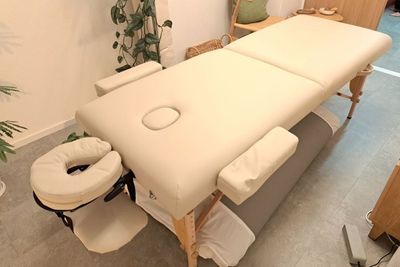 ChitChai新宿
レンタルベッド（折り畳み） - レンタルサロン【ChitChai新宿】 【ChitChai】タイ古式メインの貸切プライベートサロンの設備の写真