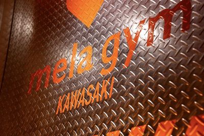 mela gym（メラジム）川崎店の室内の写真