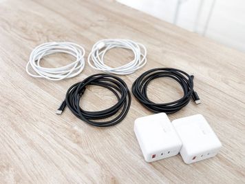 アダプタとケーブル - レンタルスタジオ　otorina　高崎 安くて綺麗で駅から近いレンタルスタジオ！様々な用途で利用可能！の設備の写真