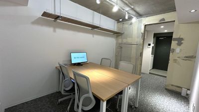 【対面で着席できるので、会議や打ち合わせにオススメです♪】 - TIME SHARING 代々木 &PLACE 104の室内の写真