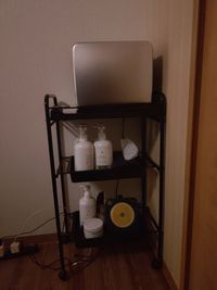 タオルウォーマー、オイル、BGM機器が収納されているキャビネットです。 - BABEL Rental Salon レンタルサロンの設備の写真