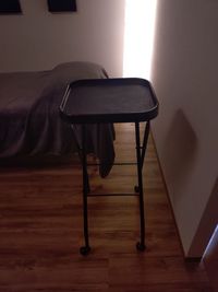 オイルや施術道具を置くのに使いやすい、施術台です。 - BABEL Rental Salon レンタルサロンの設備の写真