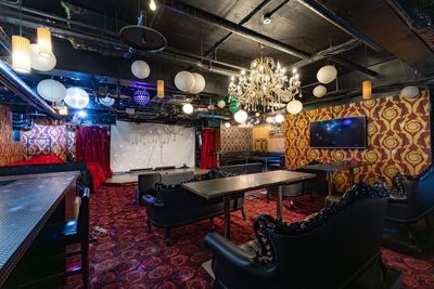 クインズコートビル 【なんば駅徒歩5分】パーティースペース_ショーレストラン兎と薔薇の室内の写真