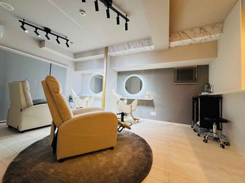 サロン全体 - Luxury Sweet Beauty LSB83 ネイル、アイ、ヘッド、美容専門新築スペースの室内の写真