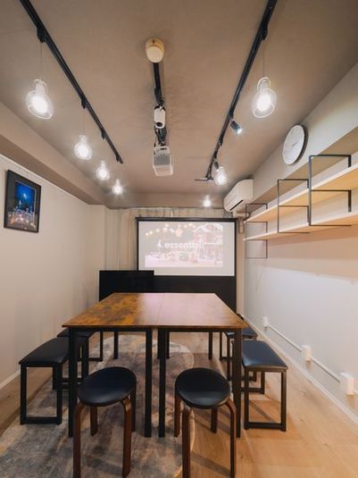 レンタルルームTAMARI/完全個室/ - 駐車場無料🚙24Hビジネスルーム完全個室｜80㌅大画面会議室