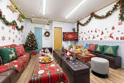 🎄クリスマスパーティ＆忘年会を楽しもう🎅
※お部屋のクリスマス装飾はイメージです☃️
装飾イメージを参考に飾り付けをご持参ください♪ - Grove三宮の室内の写真