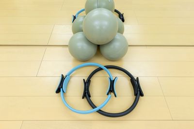 ピラティスボール3個を、ピラティスリング2個 - Pilates studio Cosiness 東神奈川 Studio Cosiness（ピラティススタジオ）東神奈川の設備の写真