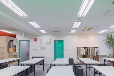 入り口の逆側から撮った写真 - Studio ART SCHOOL  U 【高田馬場徒歩7分】広々スペースのポップな空間！の室内の写真