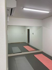 ヨガマット最大4枚広げられます - シュシュ レンタルスタジオの室内の写真