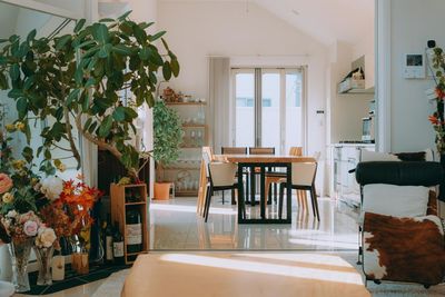 唯一無二の撮影＆パーティー空間！自然光ばっちり！天井高4m近くの30畳リビングは様々な角度から映える空間です - 〜西洋邸〜30畳リビングとキッチン！モダンヨーロピアン物件