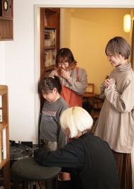 キッチンから廊下にかけて - おざぶの室内の写真