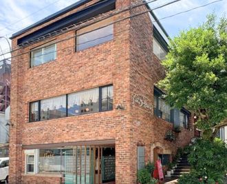 レンガ調の建物の3階になります。 - 宮崎まちなかレンタルスペースの外観の写真