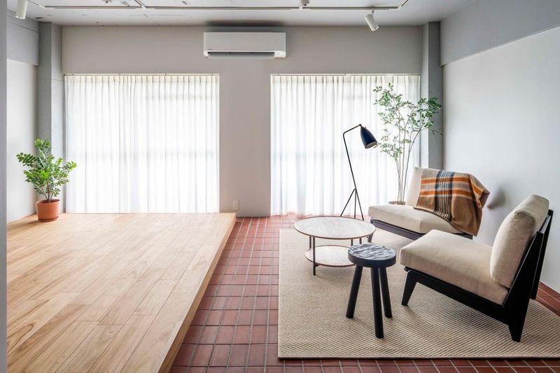 フローリングスペース、ローテーブル＋ローチェア2台 - スぺパ！井荻 スぺパ！Studio104の室内の写真