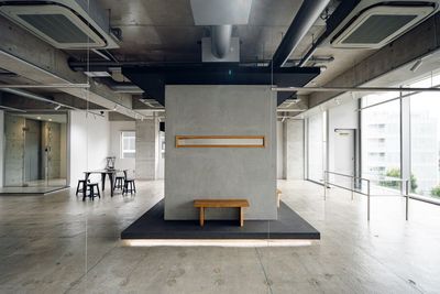 hRp_a hRp_a 5F Gallery & Event 神宮前スペースの室内の写真