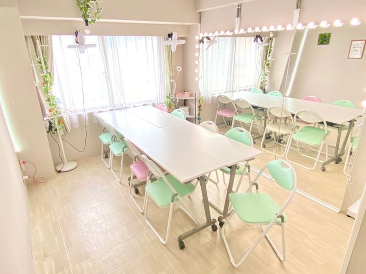 平日・週末も同一価格★Ohana - Ohana新大阪★女性セミナー向き★壁一面鏡＆撮影用照明あり
