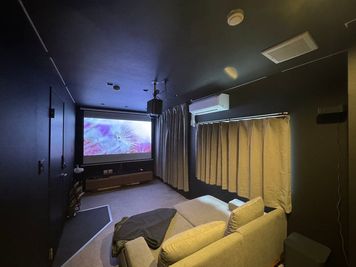 795_SpemoCINEMA京都五条2nd レンタルスペースの室内の写真