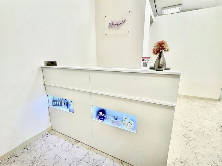 トータルビューティーPurasia. 広島駅徒歩圏内★オープンしたてのキレイなサロンで貴方の夢を応援♪の室内の写真
