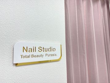 トータルビューティーPurasia. 広島駅徒歩圏内★オープンしたてのキレイなサロンで貴方の夢を応援♪の室内の写真