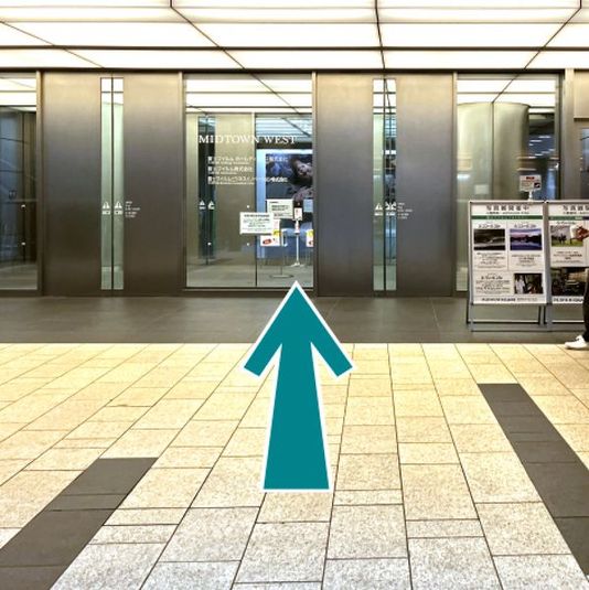 CocoDesk [DK-21]  - CocoDesk [DK-21] 六本木　東京ミッドタウン・ウェスト　B1Fエントランス　２１番ブース