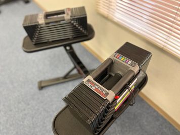 ダンベルは41㎏まで1～2㎏ずつ調整できるパワーブロックです。 - MIYAZAKI GYM勝どきANNEX店の設備の写真