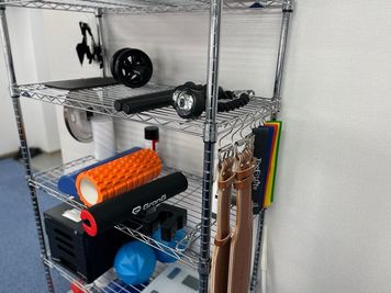 アタッチメントや備品類が充実。 - MIYAZAKI GYM勝どきANNEX店の設備の写真