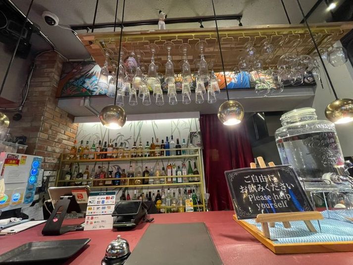 Cafe & Bar King & Queenの室内の写真