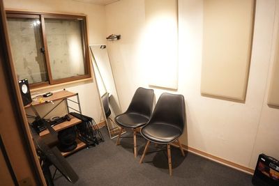 赤羽駅徒歩８分の音楽スタジオ。３名までの練習・レッスンに最適な４帖。電子ピアノ・スピーカー完備。 - JIC Studio 赤羽