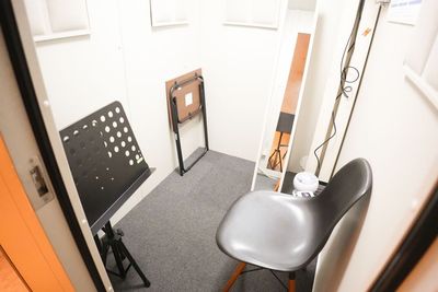 赤羽駅徒歩８分の音楽スタジオ。個人練習に最適な２帖。スピーカー完備 - JIC Studio 赤羽
