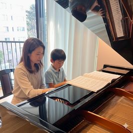 外苑ピアノサロンの室内の写真